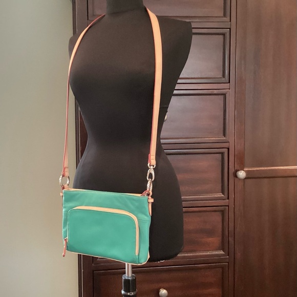 Tignanello Crossbody leather bag with card slots and zippered compartments. - Picture 4 of 14